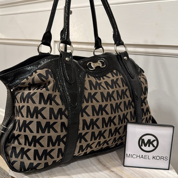 Michael Kors Handbags - Michael Kors Bag Jet Set EUC